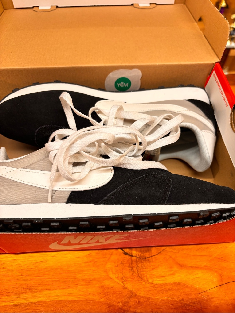 Men’s Nike Pre Montreal Racer - Picture 7 of 8